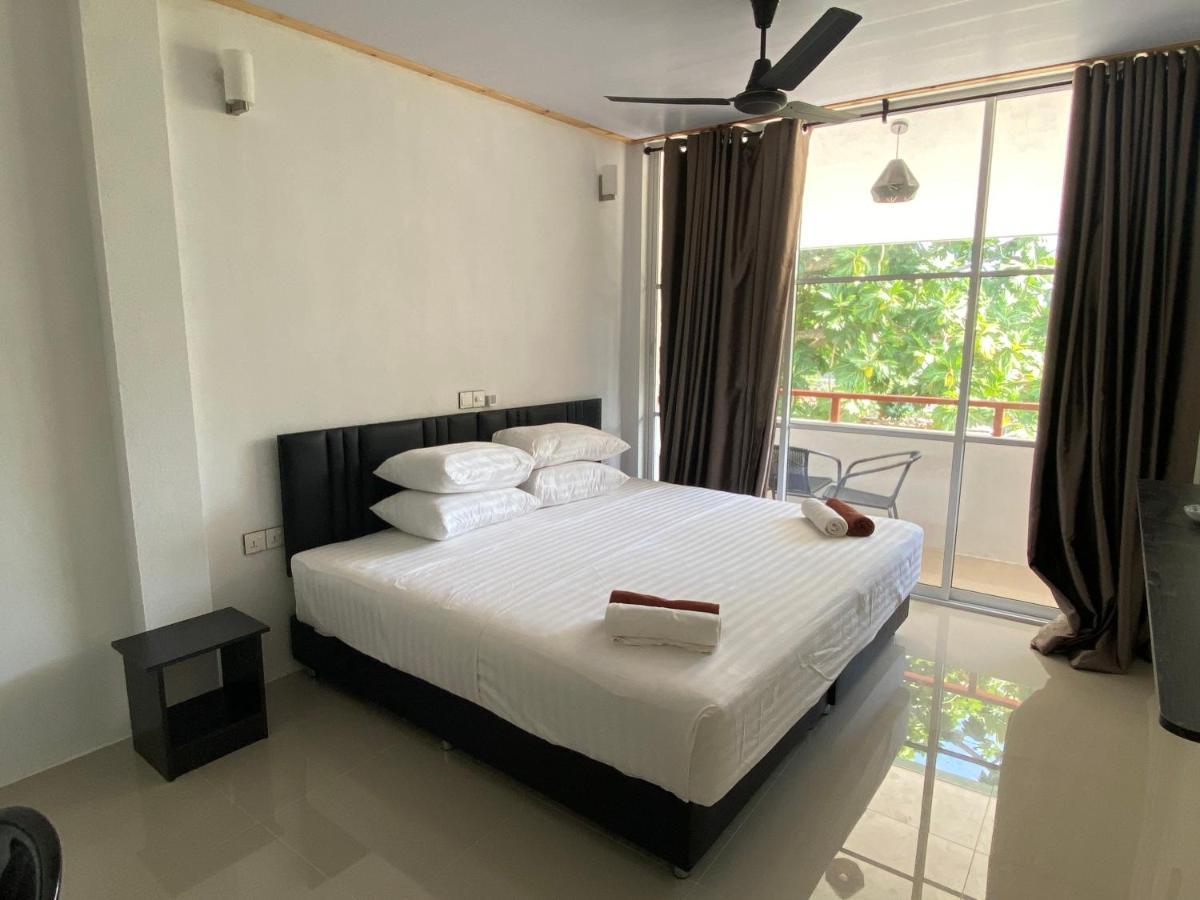 Dacha Thoddoo White Sand Экстерьер фото